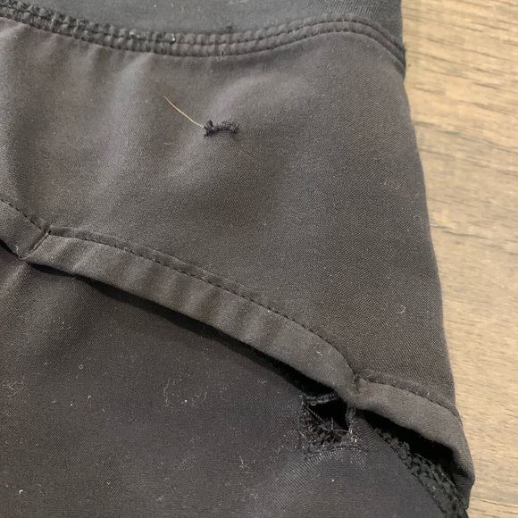 Lululemon Speed Up Short Black 2.5 inch (size 4) - Picture 6 of 7